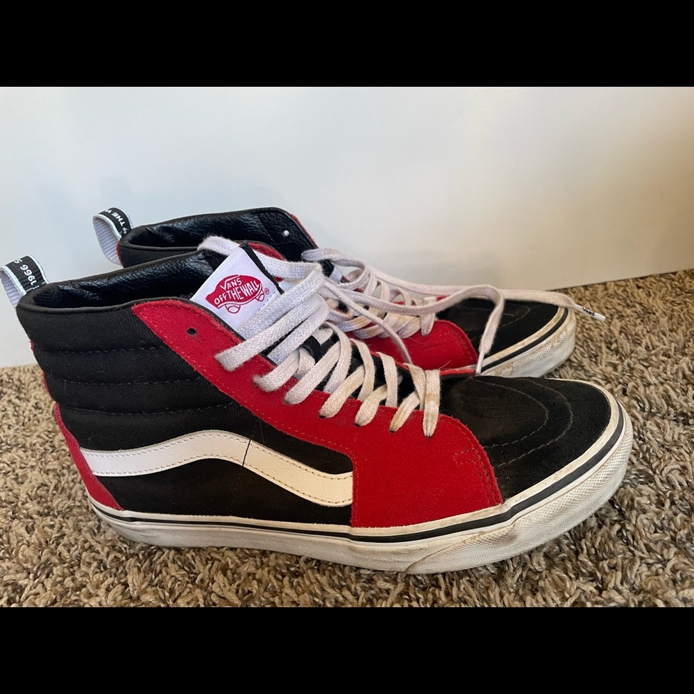 Hi top red/black vans